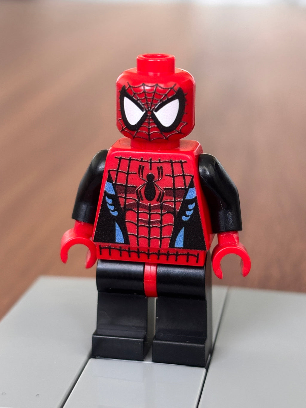 Front view of Comic Spider minifigure