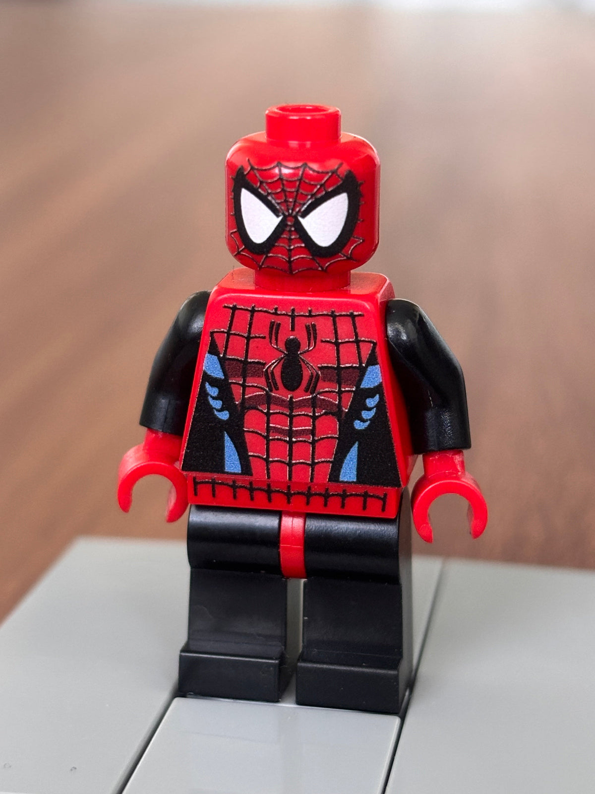 Front view of Comic Spider minifigure